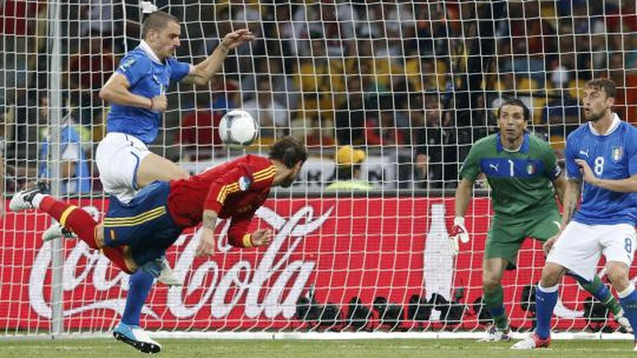 Bantai Italia, Spanyol pertahankan juara Eropa
