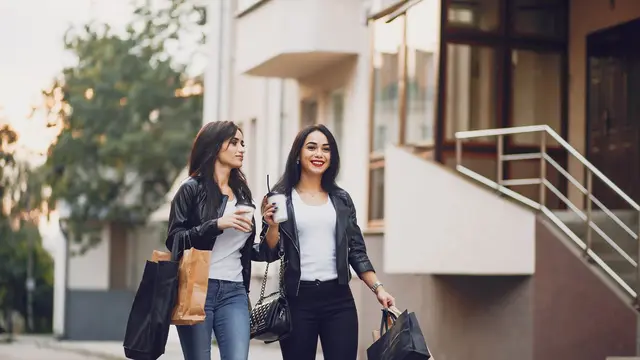 7 Rekomendasi Tas Kerja Fashionable dan Fungsional (photo by freepik.com)