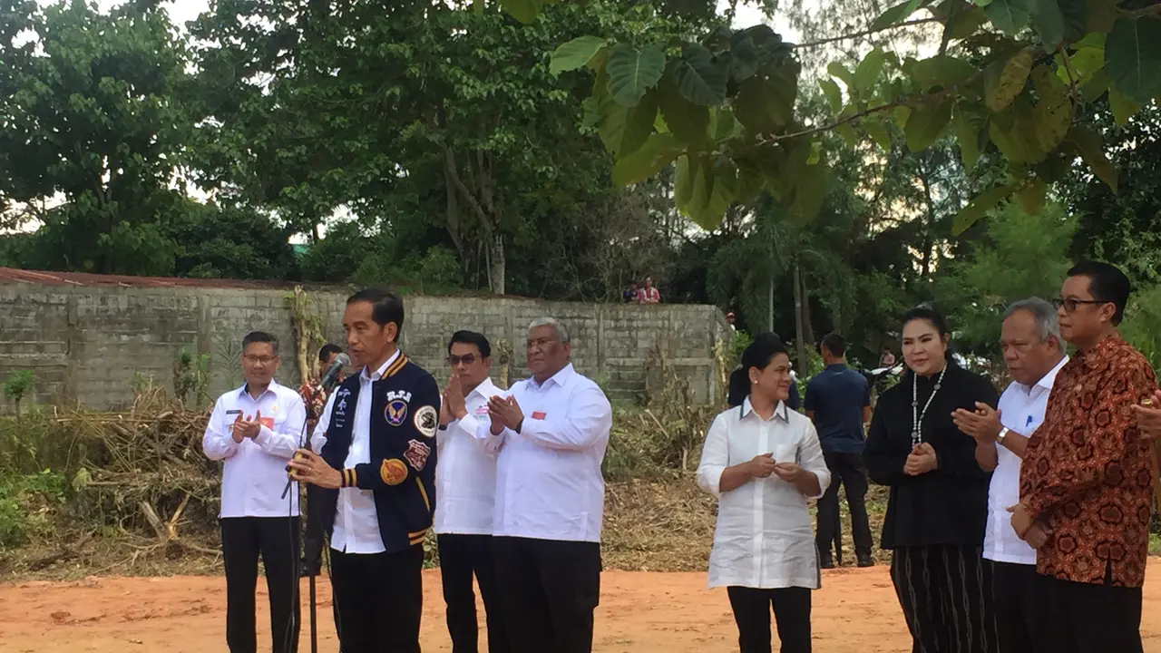 Jokowi saat meninjau langsung pencanangan Gerakan Pemasangan Patok Tanda Batas Bidang Tanah di Kecamatan Kadia Kota Kendari Sulawesi Tenggara, Sabtu (2/3/2019).