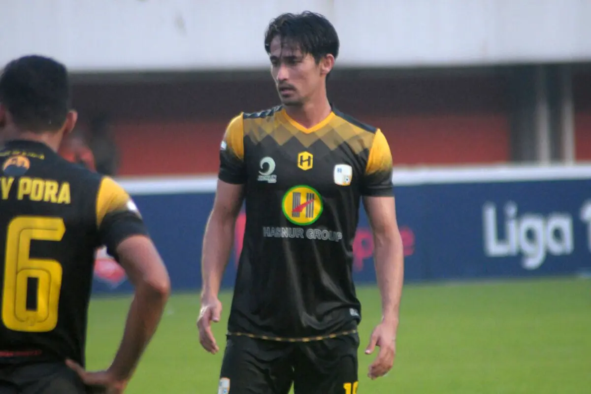 Gavin Kwan Adsit