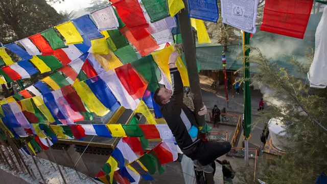 Bendera Warna-warni Ramaikan Tibet Saat Perayaan Tahun Baru