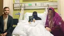 Umi Pipik saat dirawat di rumah sakit [Instagram/_ummi_pipik_]