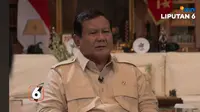 Presiden Prabowo Subianto saat melangsungkan wawancara khusus dengan Pemimpin Redaksi Liputan6 SCTV, Retno Pinasti di Padepokan Garuda Yaksa, Hambalang. (Dok. Tangkapan layar YouTube Liputan6 SCTV)