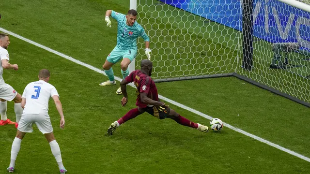 Foto: Dua Gol Romelu Lukaku Digagalkan VAR, Belgia Takluk dari Slovakia di Euro 2024