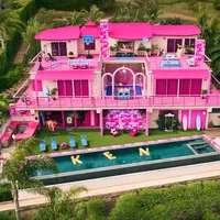 Menyambut liburan musim panas, Airbnb menghadirkan Malibu Dream House Barbie dengan mengusung konsep gaya gemerlap khas Ken. Document / Airbnb.