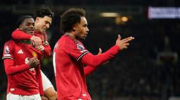 Manchester United unggul lebih dulu lewat gol Joshua Zirkzee pada menit ke-27. Wolves kemudian menyamakan kedudukan melalui sundulan Ladislav Krejci pada menit ke-45. (AP Photo/Dave Thompson)