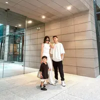 Meski telah memiliki dua anak, penampilan Anissa Aziza bak gadis. Sumber: Ig @anissaaziza