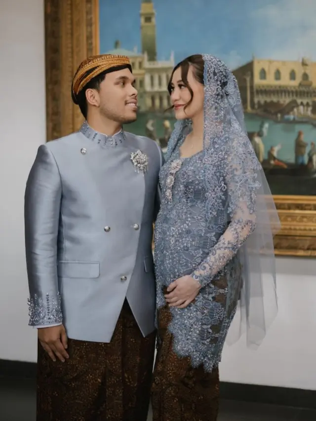 Inspirasi Sanggul Kecil ala Aaliyah Massaid