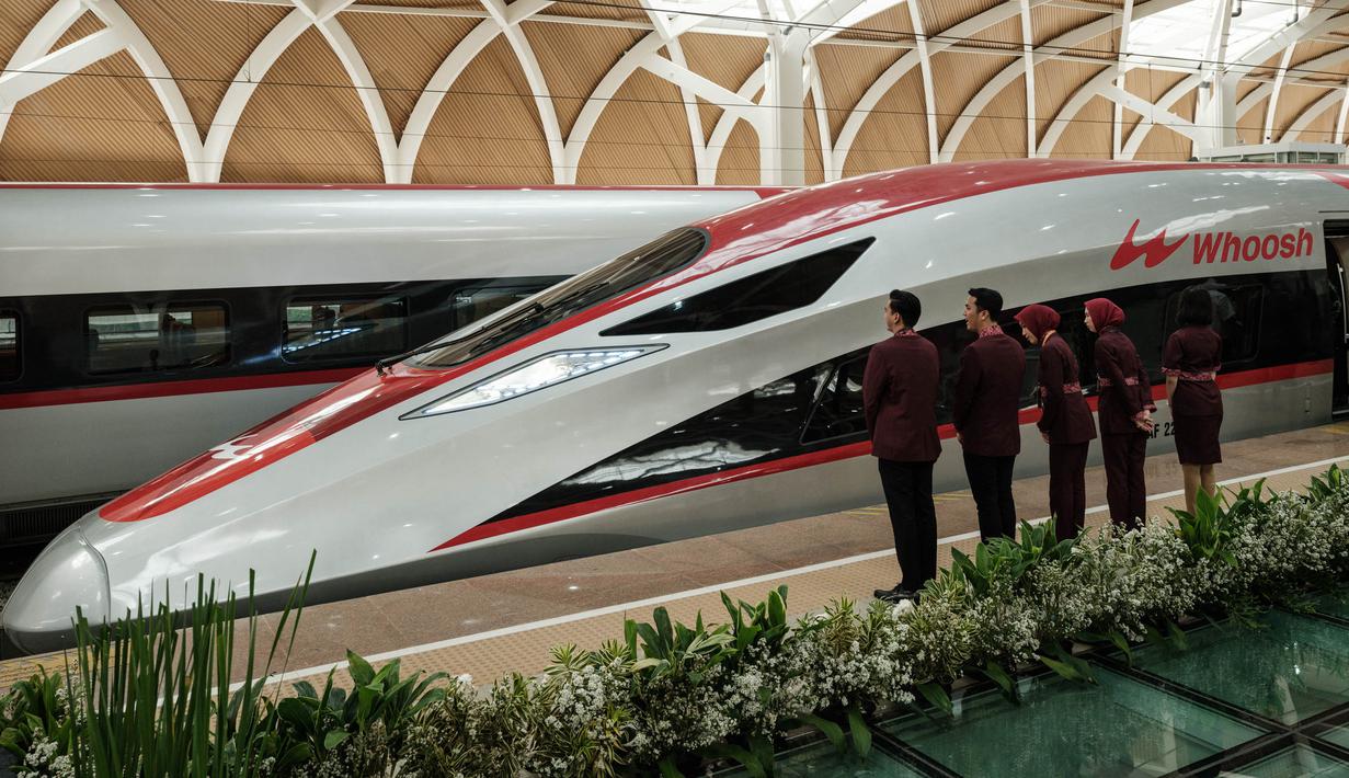 Penggunaan nama Whoosh terinspirasi dari suara yang melesat dari kereta berkecepatan tinggi ini. (Yasuyoshi CHIBA/AFP)