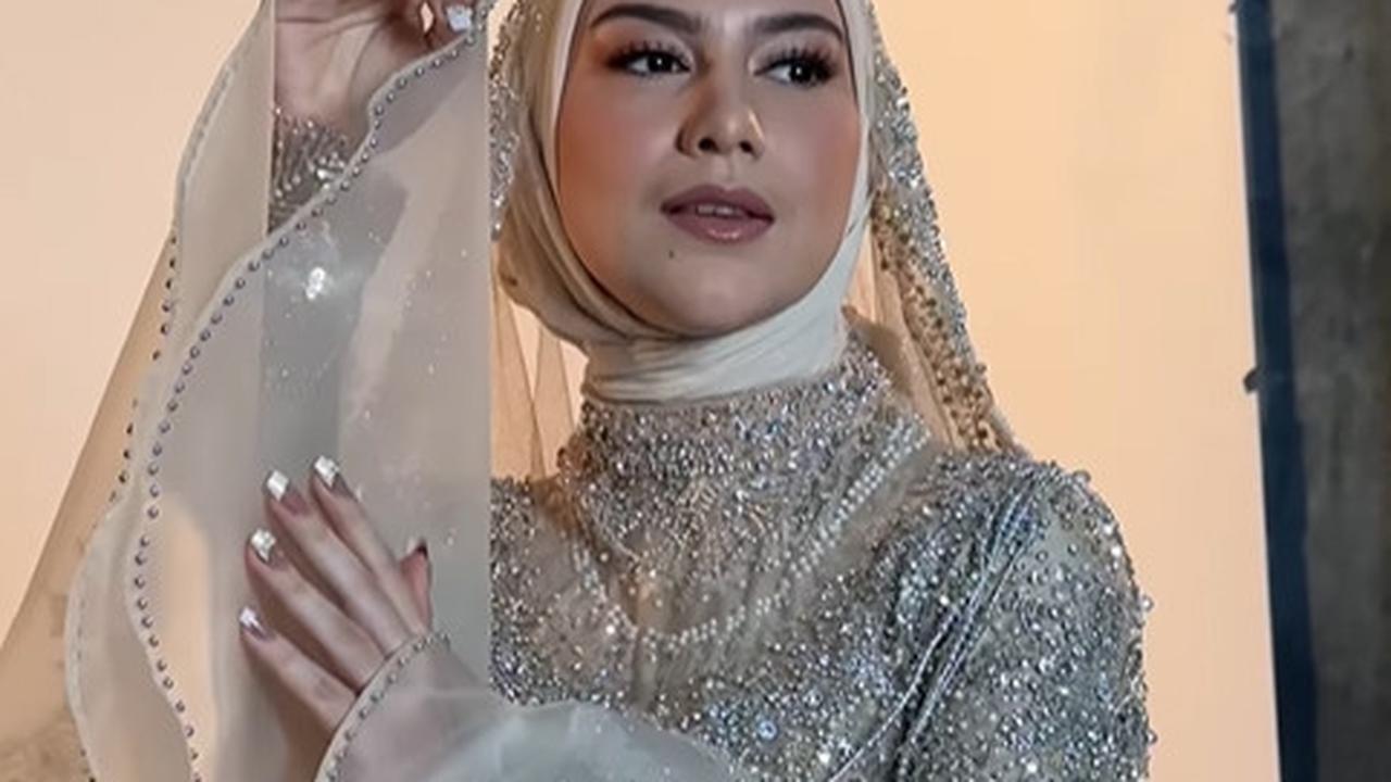 Tak heran jika hasil pemotretan kali ini kembali dibanjiri pujian dari netizen.<br>