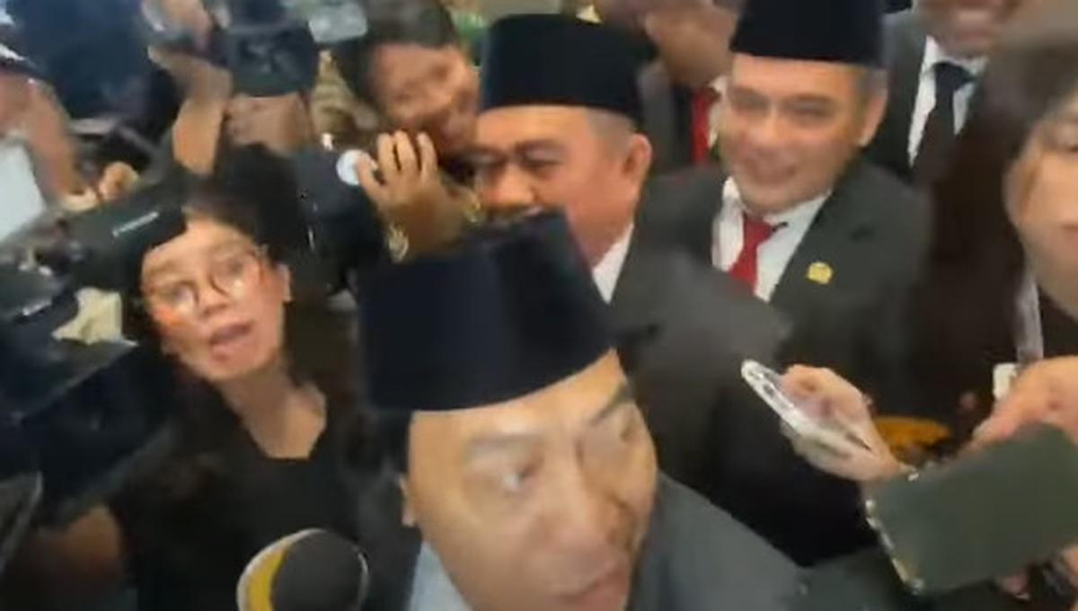 Komeng Dilantik