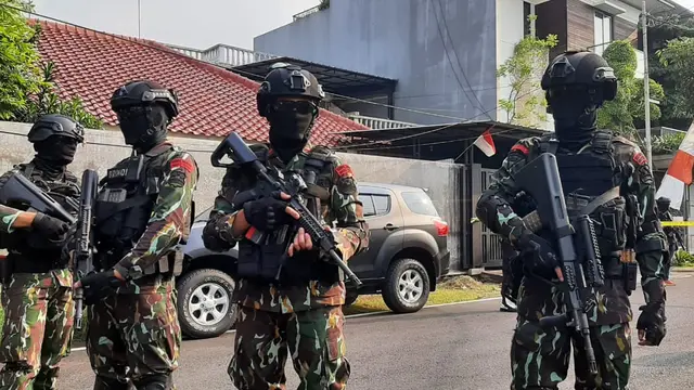 Brimob Jaga Rumah Ferdy Sambo (Ady Anugrahadi)
