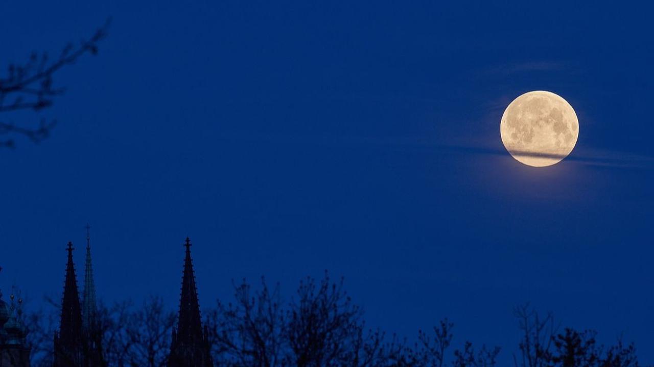 Mengenal Supermoon