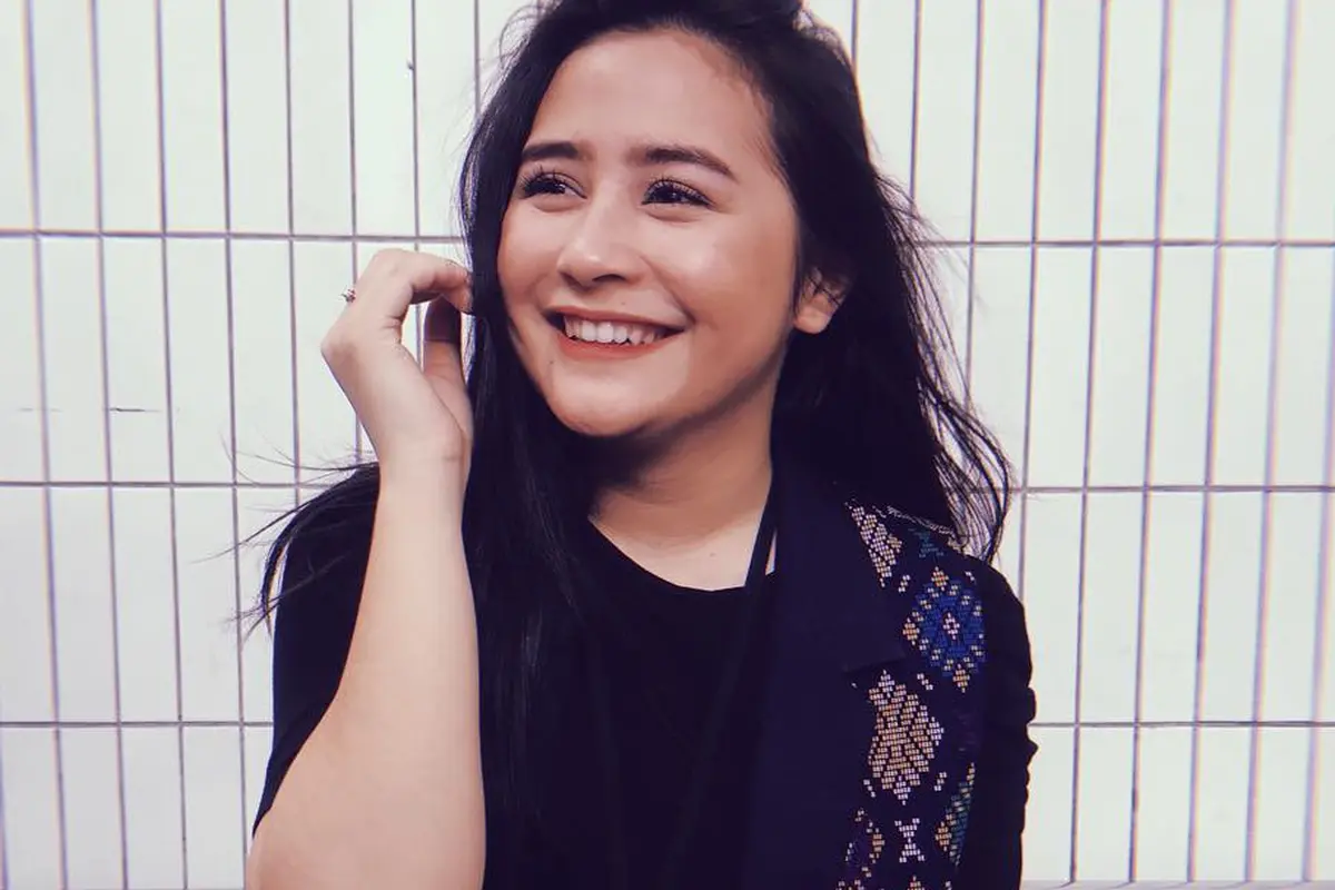 [Bintang] Selain Prilly Latuconsina, 5 Gaya Seleb Ini Kece Buat Ke Kampus