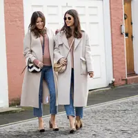 Ini item fashion untuk kembaran busana dengan sahabat. (wearetwinset.com)