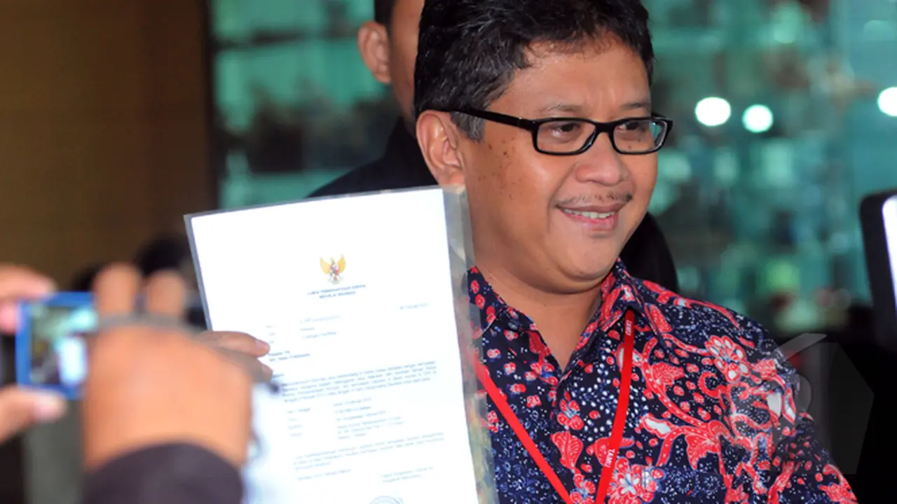Hasto Serahkan Barang Bukti ke KPK