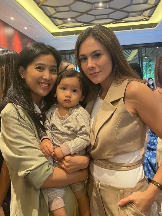 Olivia yang ingin melahirkan secara normal tak bisa terwujud karena saat belum waktunya melahirkan air ketubannya kering. Dan dokter menyarankan untuk mengambil tindakan alias melahirkan caesar. [Instagram/oliviazallianty]