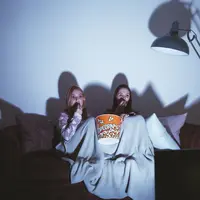 Drama kerap menghadirkan berbagai karakter dengan latar belakang dan kepribadian yang berbeda. Foto: Freepik