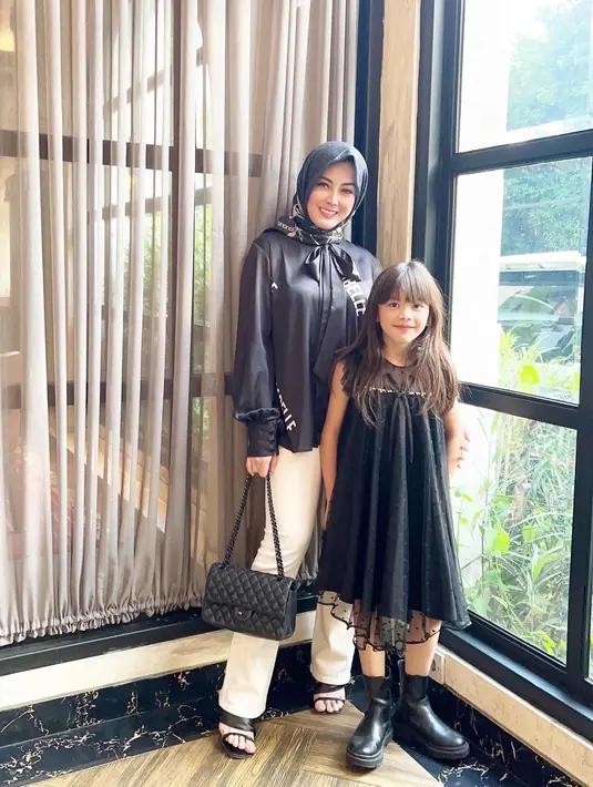 [Instagram/dhenaaldhaliadevanka]