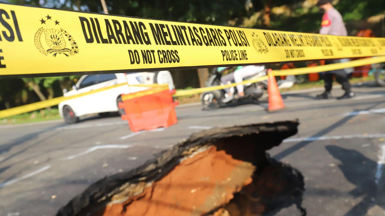 FOTO: Jalan Amblas Lenteng Agung Picu  Kemacetan  Lalu Lintas