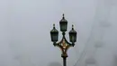 Daerah London Eye saat tertutup kabut tebal, Inggris, Senin (2/11/2015). Gangguan Penerbangan juga dialami negara Eropa lainnya. (REUTERS/Stefan Wermuth)