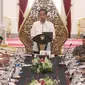 Presiden Joko Widodo (tengah) memimpin sidang kabinet paripurna yang dihadiri Wakil Presiden Jusuf Kalla (kanan tengah) dan jajaran menteri Kabinet Kerja di Istana Merdeka, Jakarta, Selasa (29/8). (Liputan6.com/Angga Yuniar) 