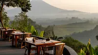 14 Tempat Makan View Bagus di Mojokerto 2026, dari Trawas hingga Pacet yang Bikin Betah