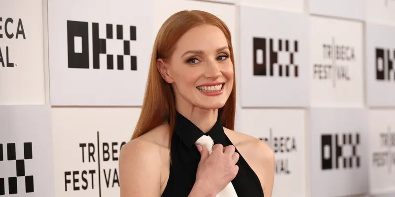 FOTO: Jessica Chastain Tampil Cantik pada Pemutaran Perdana Film The Forgiven