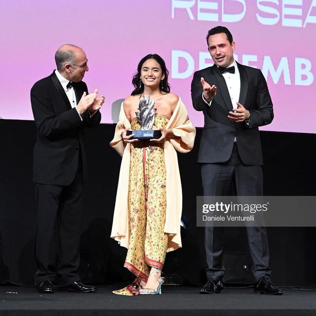 Ukir Banyak Prestasi, Ini 6 Potret Arawinda Kirana Ketika Sabet Penghargaan