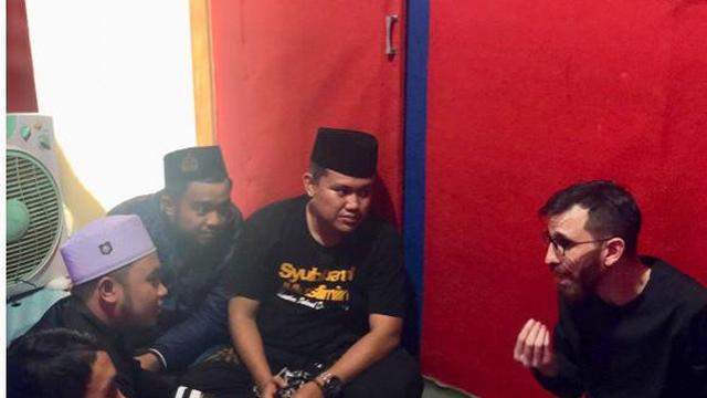 Adam Ali berkolaborasi dengan kelompok nasyid Syubbanul Muslimin