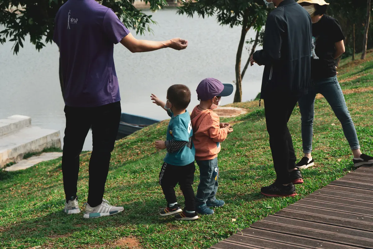Anak-anak bersama orang tua