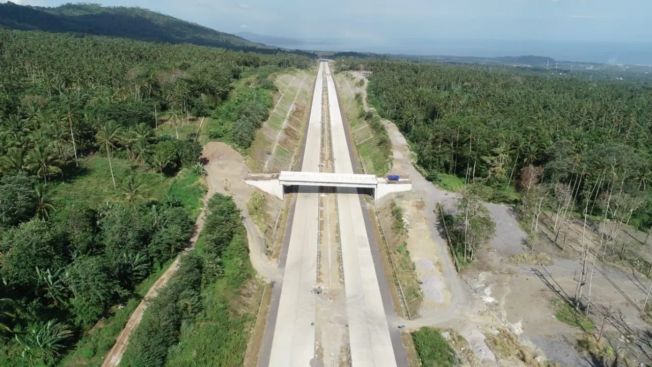 PT Jasamarga Manado Bitung (JMB) terus mengejar pembangunan Jalan Tol Manado-Bitung yang merupakan salah satu proyek strategis nasional (PSN) agar selesai tepat waktu pada Juli 2020.