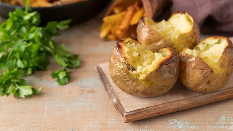 How Long To Cook Potato In Microwave? Quick & Easy Guide