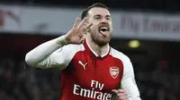 Gelandang Arsenal, Aaron Ramsey membawa bekal hattrick 3 gol ke gawang Everton jelang melawan Tottenham Hotspur, Sabtu (10/2/2018) (AFP/Adrian Dennis)