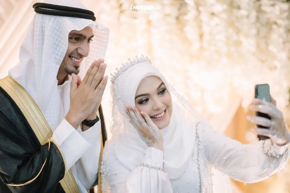 [Fimela] Vebby Palwinta dan Razi Bawazier