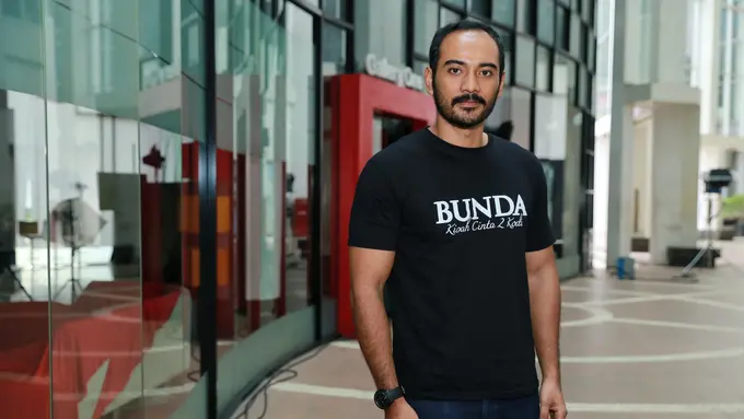 [Bintang] Beda Negara, Ini Kisah Cinta Ario Bayu dan Valentine Payen