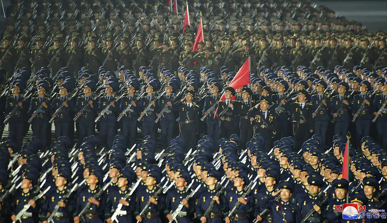 Pasukan Korea Utara berparade selama perayaan ulang tahun ke-73 negara itu di Lapangan Kim Il Sung di Pyongyang, Kamis (9/9/2021). Korea Utara dilaporkan menggelar parade militer pada Kamis dini hari. (Korean Central News Agency/Korea News Service via AP)