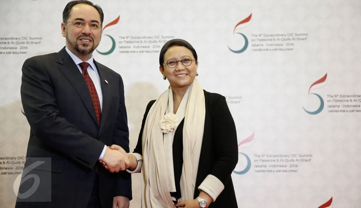 Menlu Afghanistan, Salahuddin Rabbani (kiri) dan Menlu RI, Retno Marsudi menggelar preskon di sela pertemuan KTT LB OKI di Jakarta, Minggu (6/2/2016). Indonesia dan Afganistan membahas proyek Indonesian Islamic Center (IIC) (Liputan6.com/Faizal Fanani)