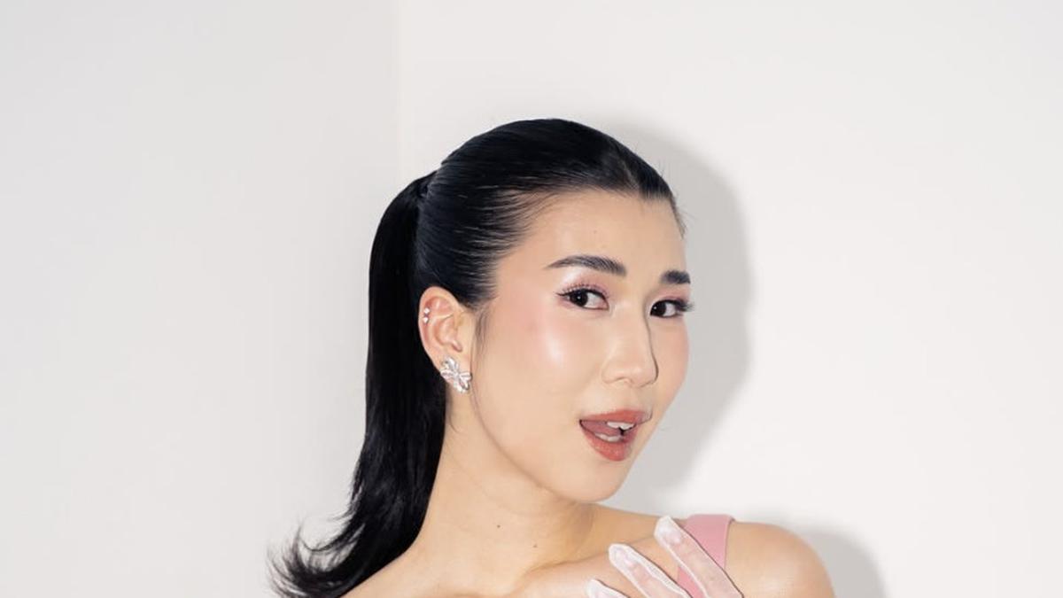 Melihat Keseruan Gaya Fashion Demure ala Christie yang Selalu On Point