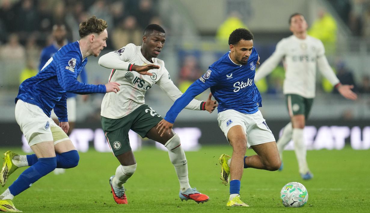 Everton berhasil menghajar Chelsea lewat tiga gol yang dicetak oleh Beto (33', 62') dan Iliman Ndiaye (76'). (AP Photo/Jon Super)