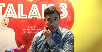 Membintangi film ‘Talak 3’, Vino G. Bastian merasa senang saat diberi kesempatan nonton bareng Pak Ahok. Mendapatkan apresiasi seperti ini, Vino mengaku dirinya semakin semangat dalam berkarya.