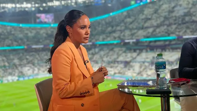 Presenter Sepak Bola Alex Scott Dilarang Unggah Produk Endorse-an Selama Siaran Piala Dunia 2022