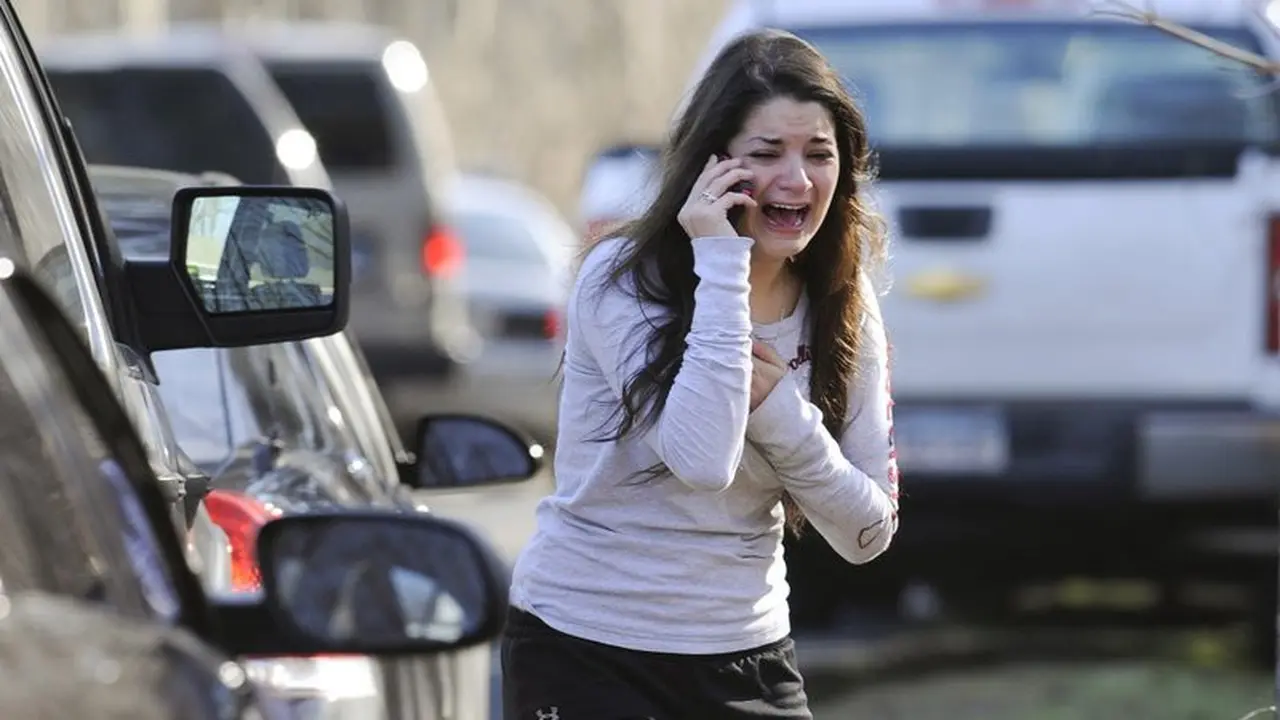 Pembantaian di Sekolah Sandy Hook 14 Desember 2012 (AP Photo/Jessica Hill)
