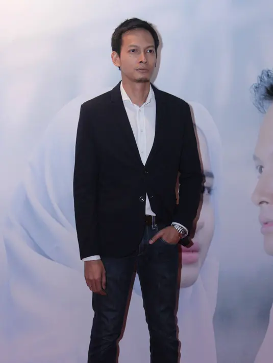 Dalam film SYTD 2 ini Fedi berperan sebagai Andika Prasetya, pria yang bijaksana dan harus menjalankan poligami atas Arini yang diperankan oleh Laudya Cynthia Bella dan Mei Rose oleh Raline Shah. (Nurwahyunan/Bintang.com)