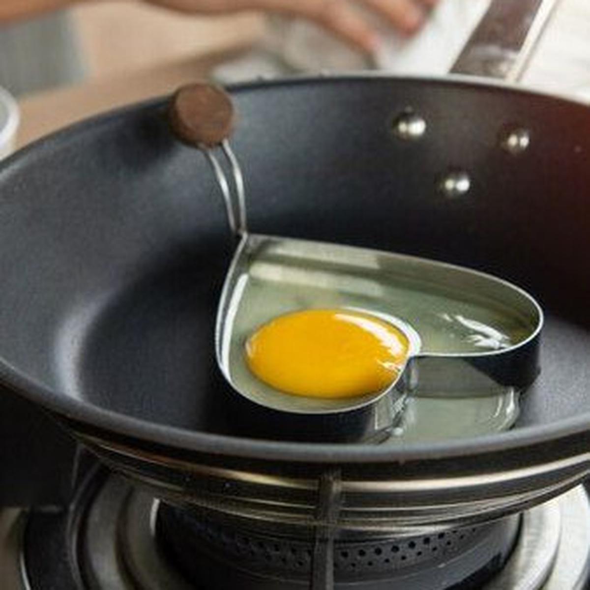 Tips Membersihkan Alat Masak Antilengket agar Tetap Awet