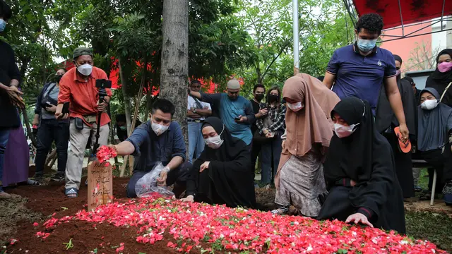 [Fimela] Oki Setiana Dewi