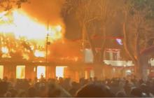 Mencekam, Gedung Grahadi di Surabaya dan DPRD Kota Kediri Dibakar Massa