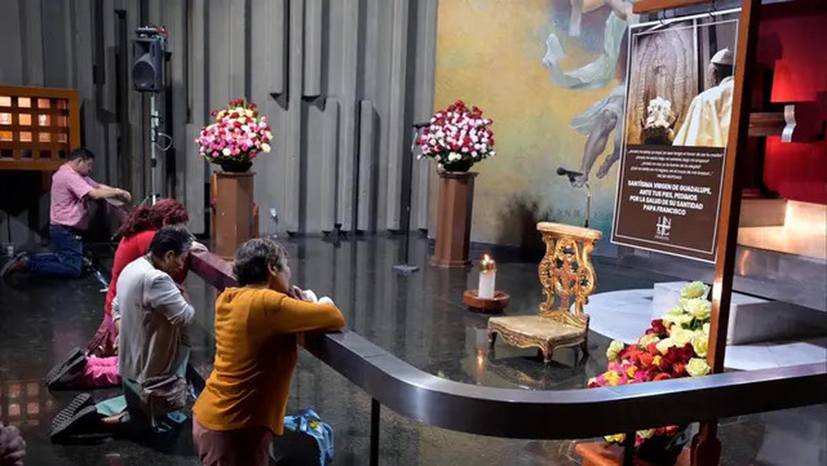 Potret Umat Katolik di Berbagai Negara Berdoa untuk Kesembuhan dan Kesehatan Paus Fransiskus