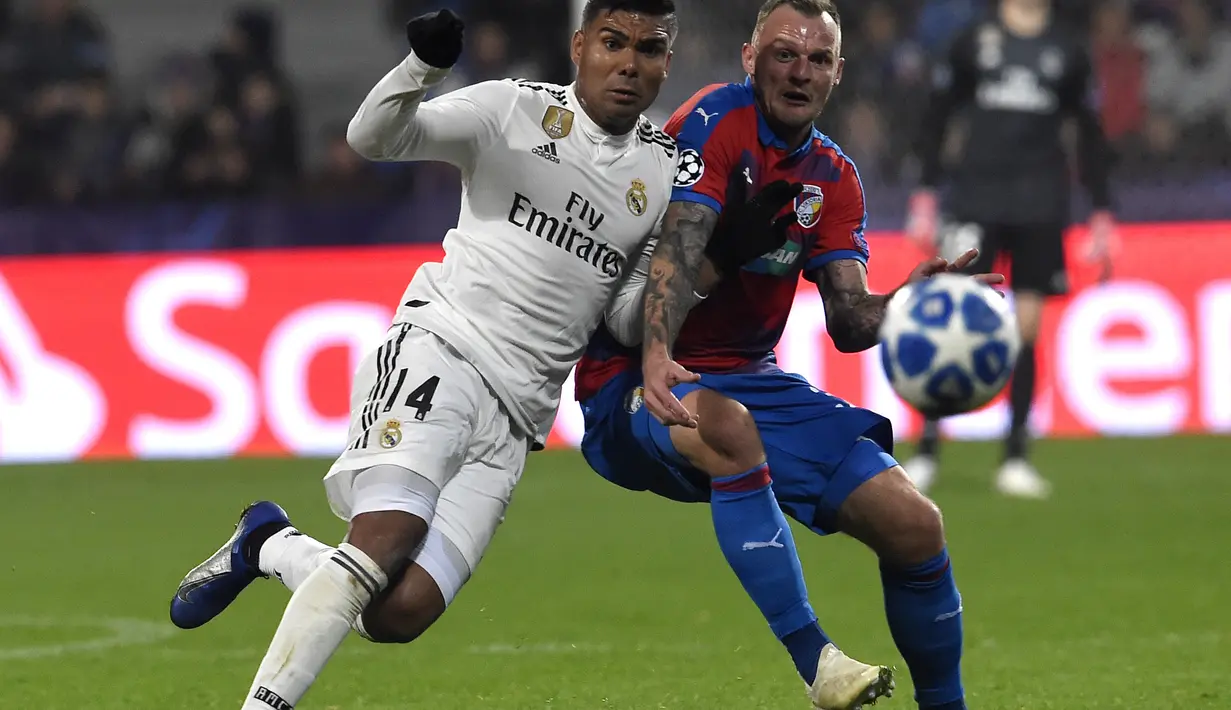Namun karena dianggap masih muda ia dipinjam ke FC Porto selama setahun. Sekarang Casemiro bersama Luca Modric menjadi salah duet pemain tengah terbaik di dunia. (AFP/Michal Cizek)