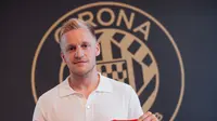 Donny van de Beek resmi angkat kaki dari Manchester United dan bergabung dengan Girona pada Kamis (11/7/2024) malam WIB. (dok X Girona)